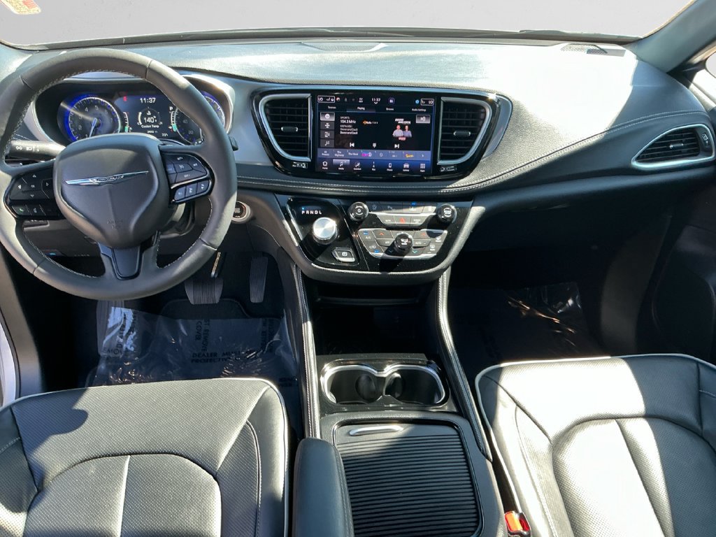 Used 2026 Chrysler Pacifica Limited w/ S Appearance Package FWD image 10