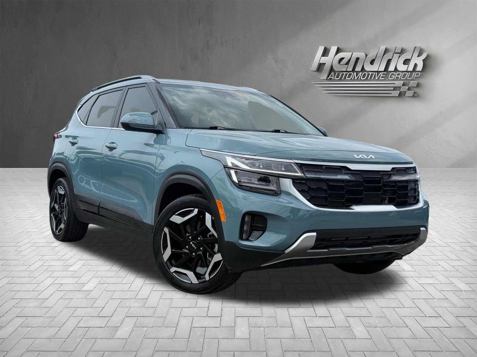 Used 2024 Kia Seltos SX w/ SX Sunroof Package AWD/4WD image 2