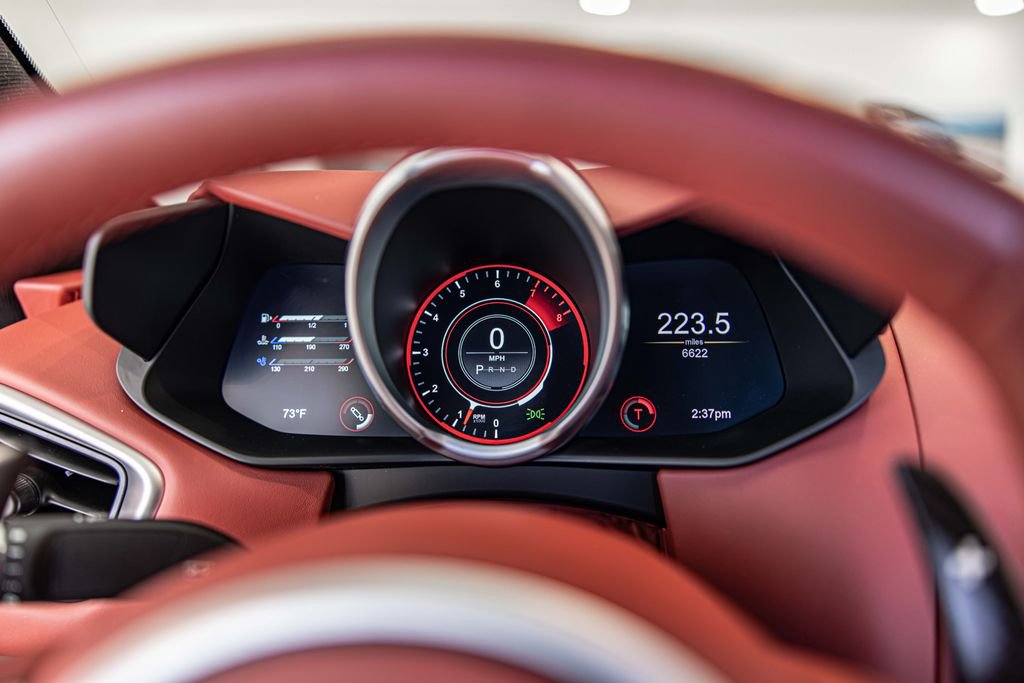 Used 2023 Aston Martin V8 Vantage Coupe image 22