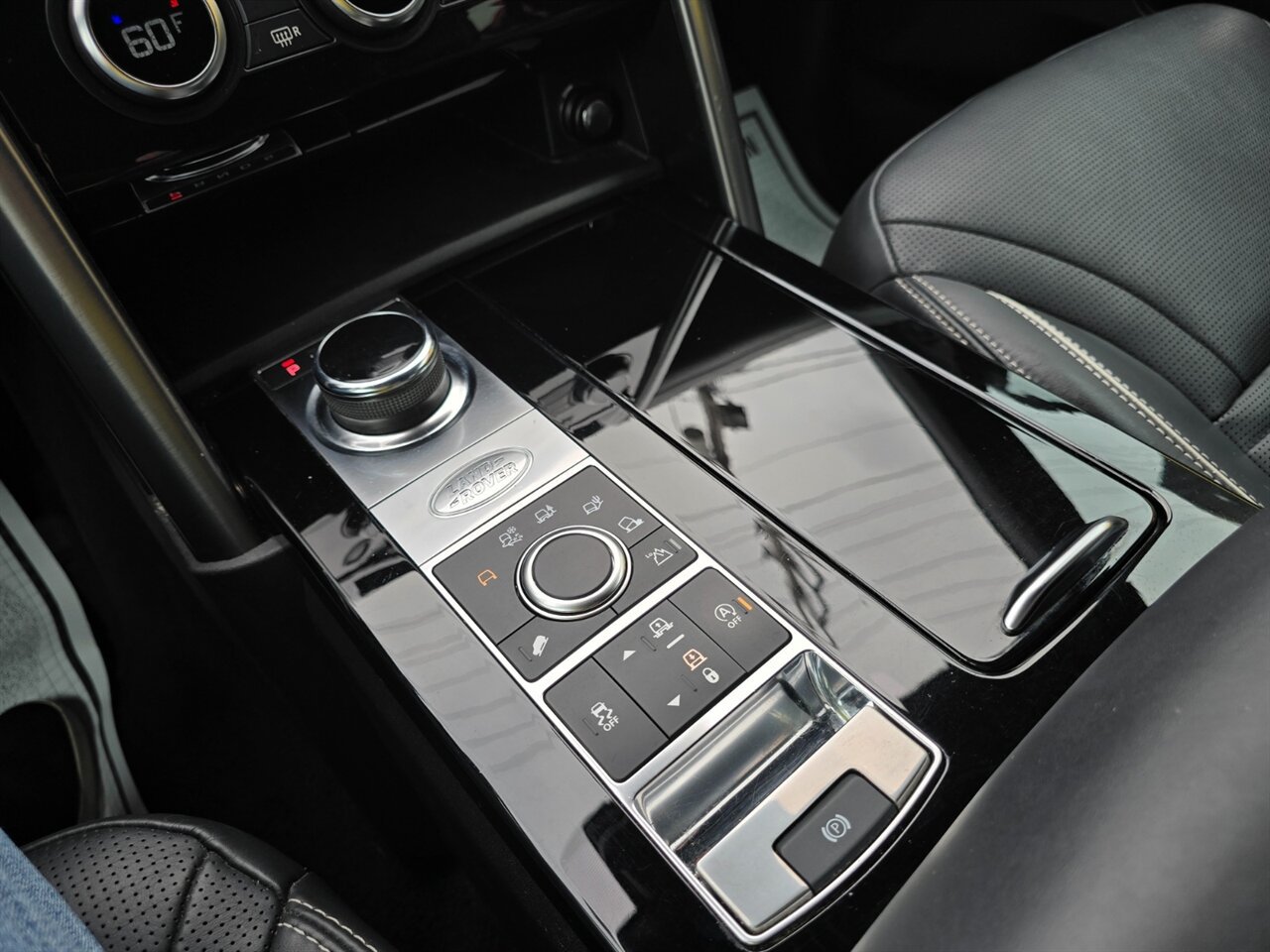 Used 2019 Land Rover Discovery HSE AWD/4WD image 8