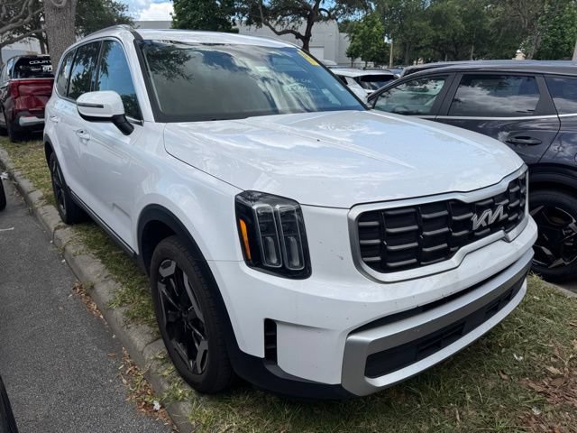 Certified 2024 Kia Telluride S w/ S Sunroof Package FWD image 8