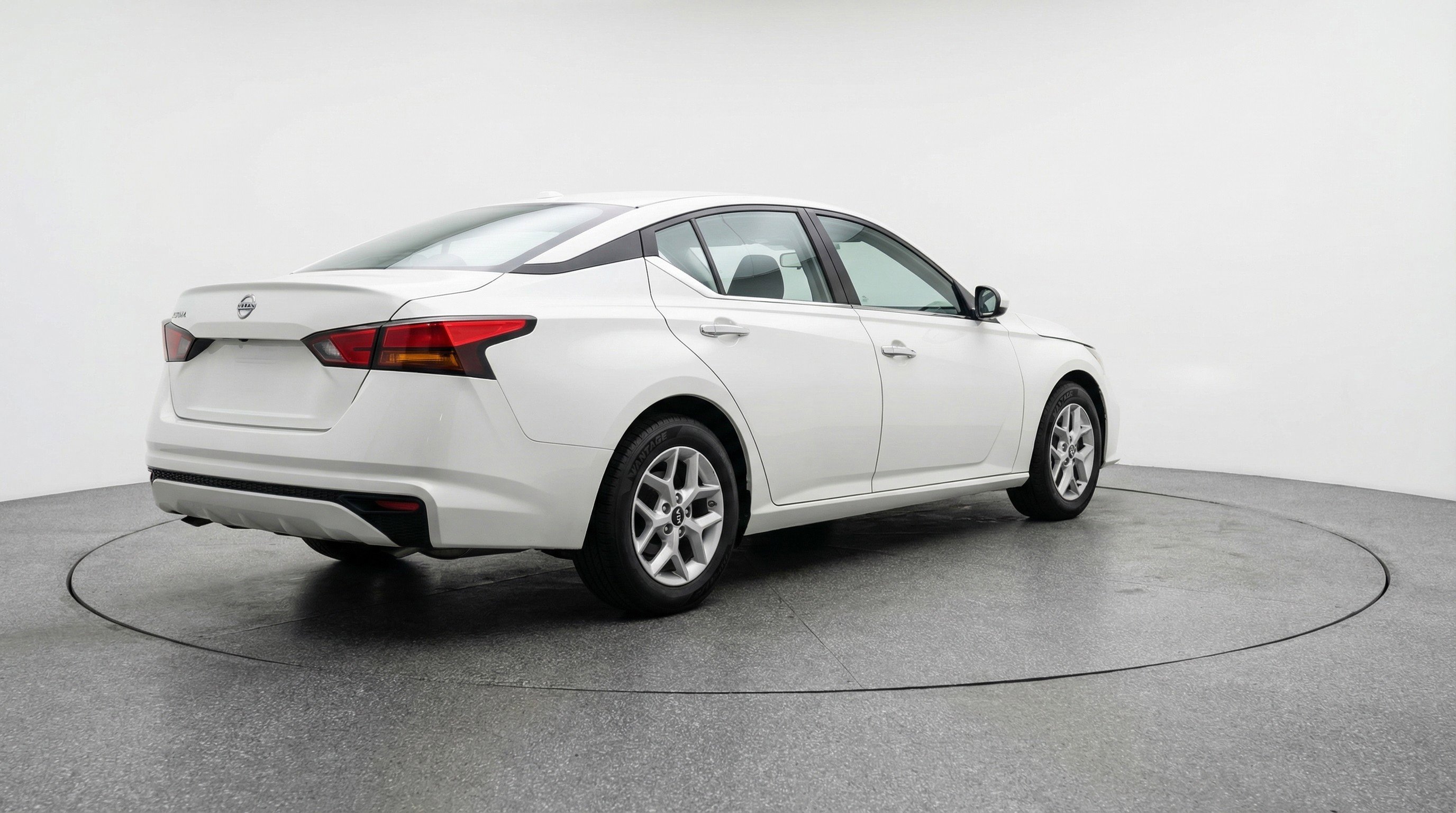 Used 2025 Nissan Altima 2.5 SV image 9