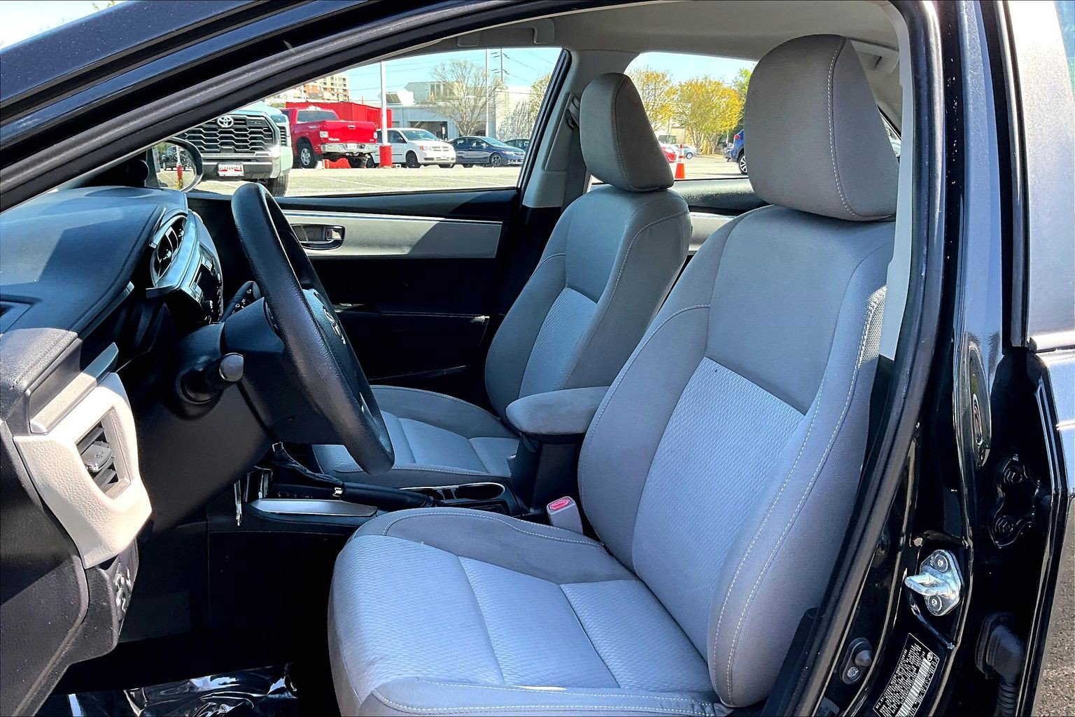 Used 2015 Toyota Corolla LE image 23
