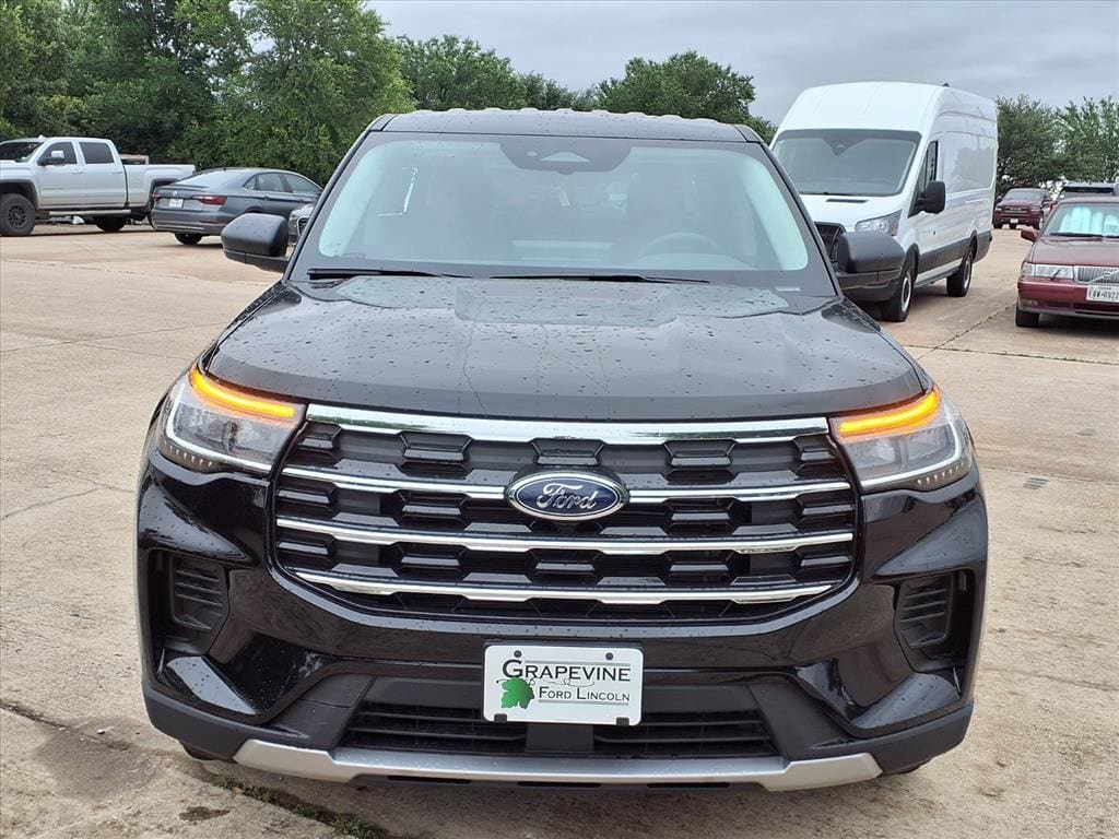 New 2026 Ford Explorer Active RWD image 2