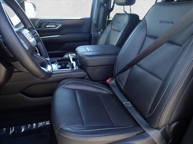 Used 2025 GMC Yukon XL Denali image 13