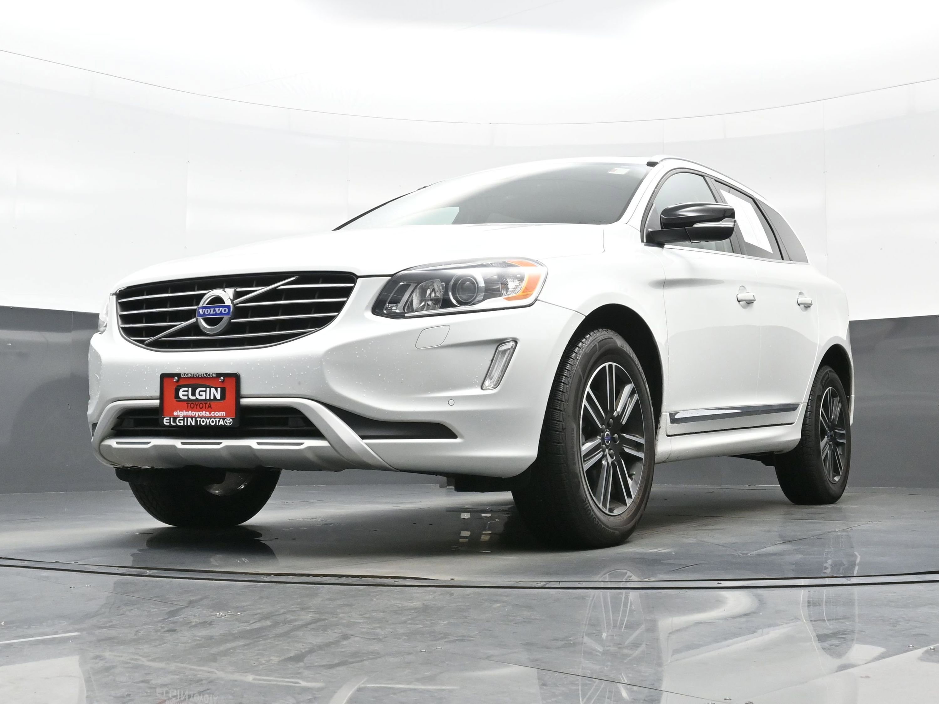 Used 2017 Volvo XC60 T5 Dynamic w/ Preferred Option Package image 28