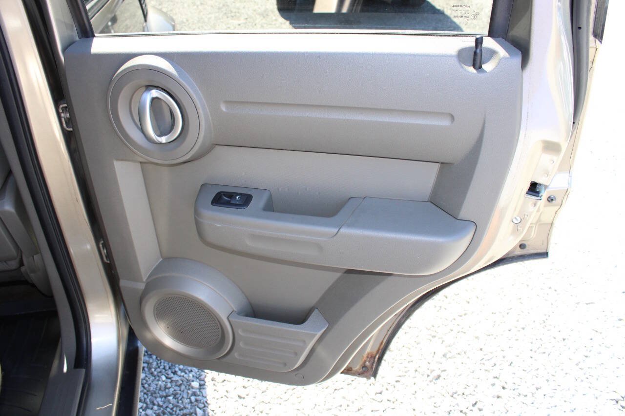 Used 2007 Dodge Nitro SXT AWD/4WD image 22