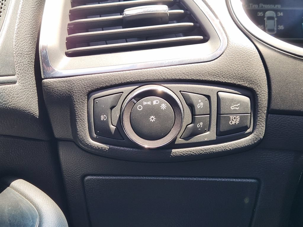Used 2019 Ford Edge Titanium AWD/4WD image 18