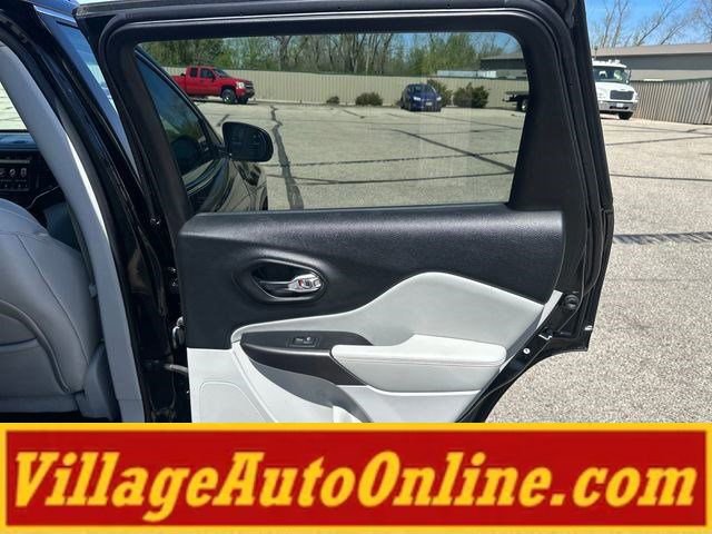 Used 2019 Jeep Cherokee Limited w/ Trailer Tow Group AWD/4WD image 40