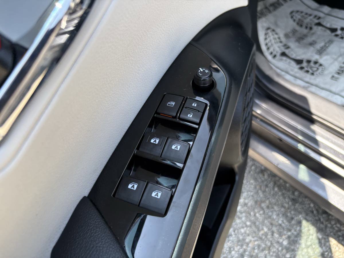 Used 2017 Toyota Prius Four Touring image 15