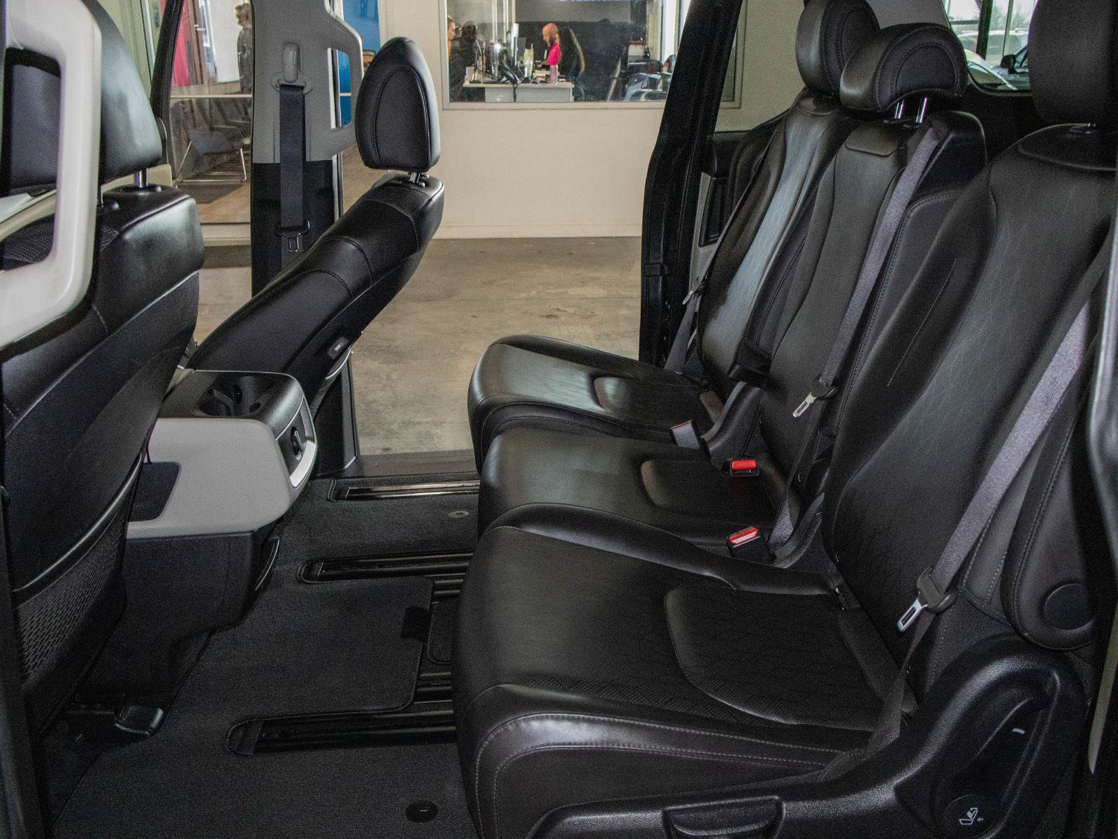 Used 2024 Kia Carnival LX image 13