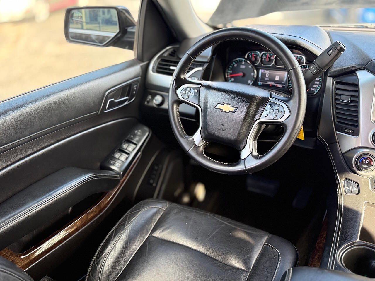 Used 2017 Chevrolet Suburban LT image 28