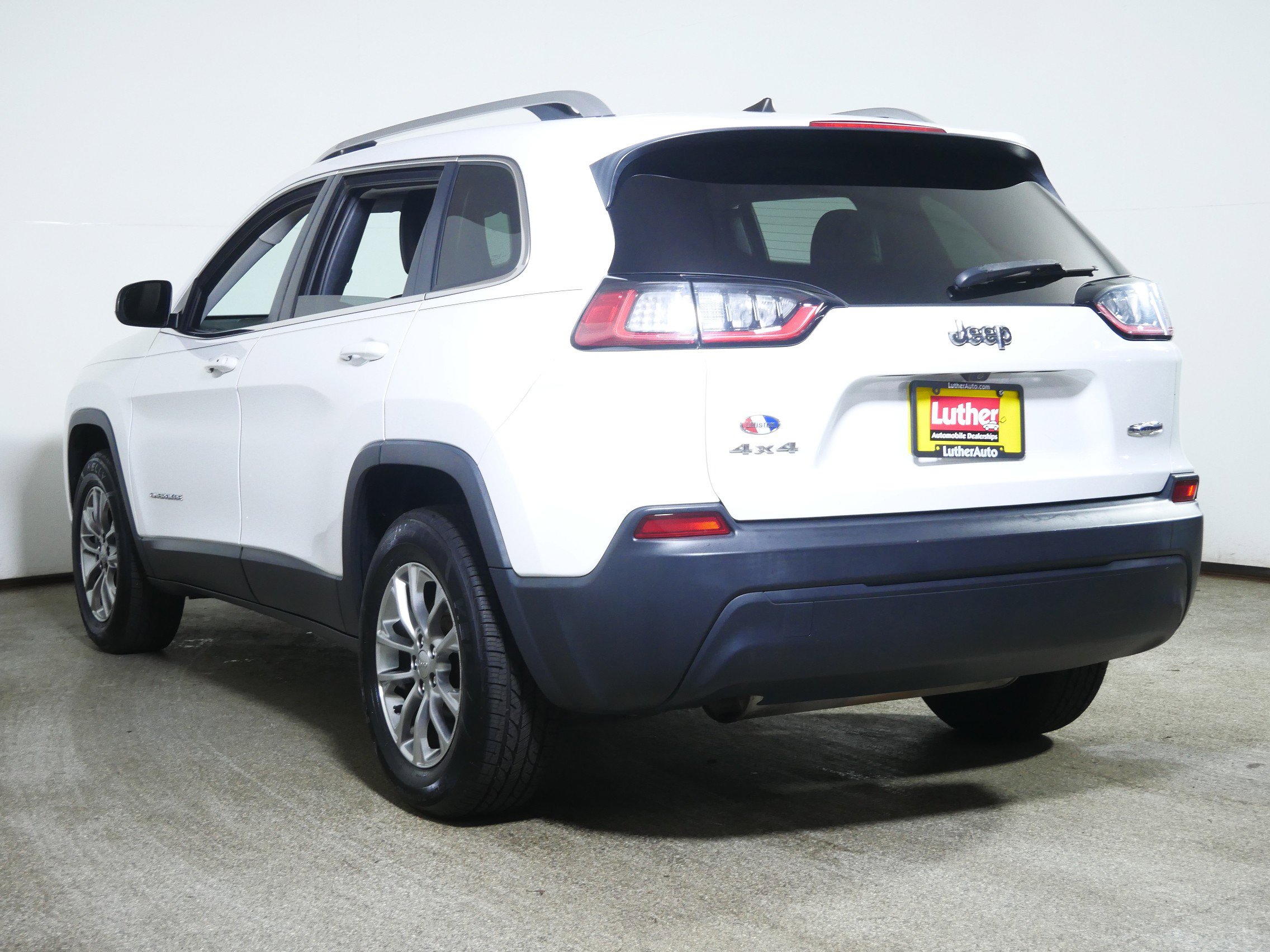 Used 2019 Jeep Cherokee Latitude Plus image 5