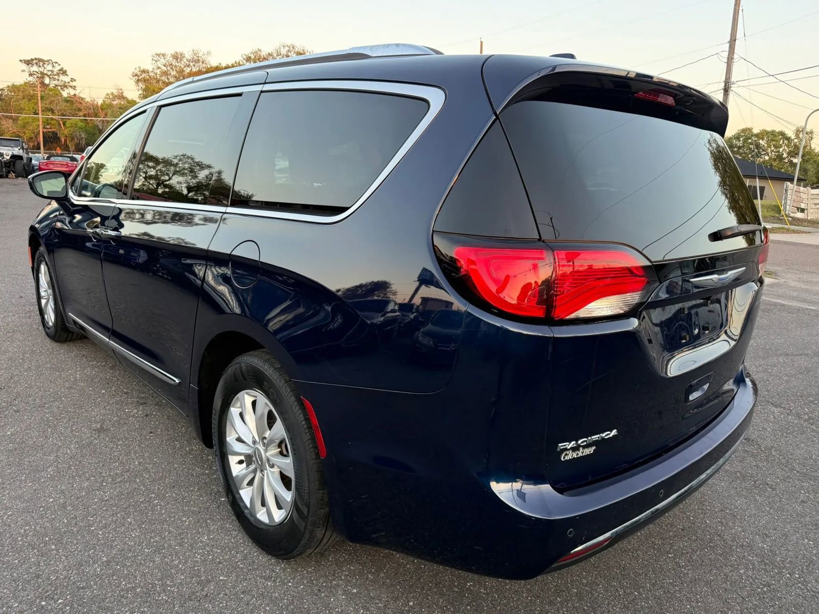 Used 2018 Chrysler Pacifica Touring-L Plus FWD image 7