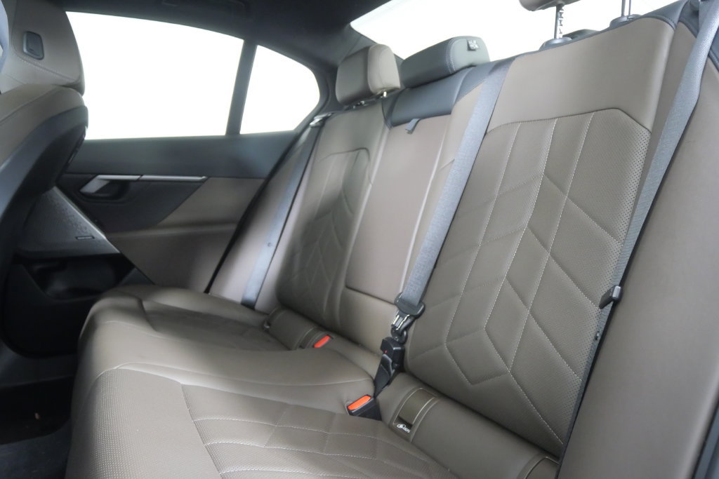 Used 2024 BMW 530i w/ Convenience Package RWD image 15