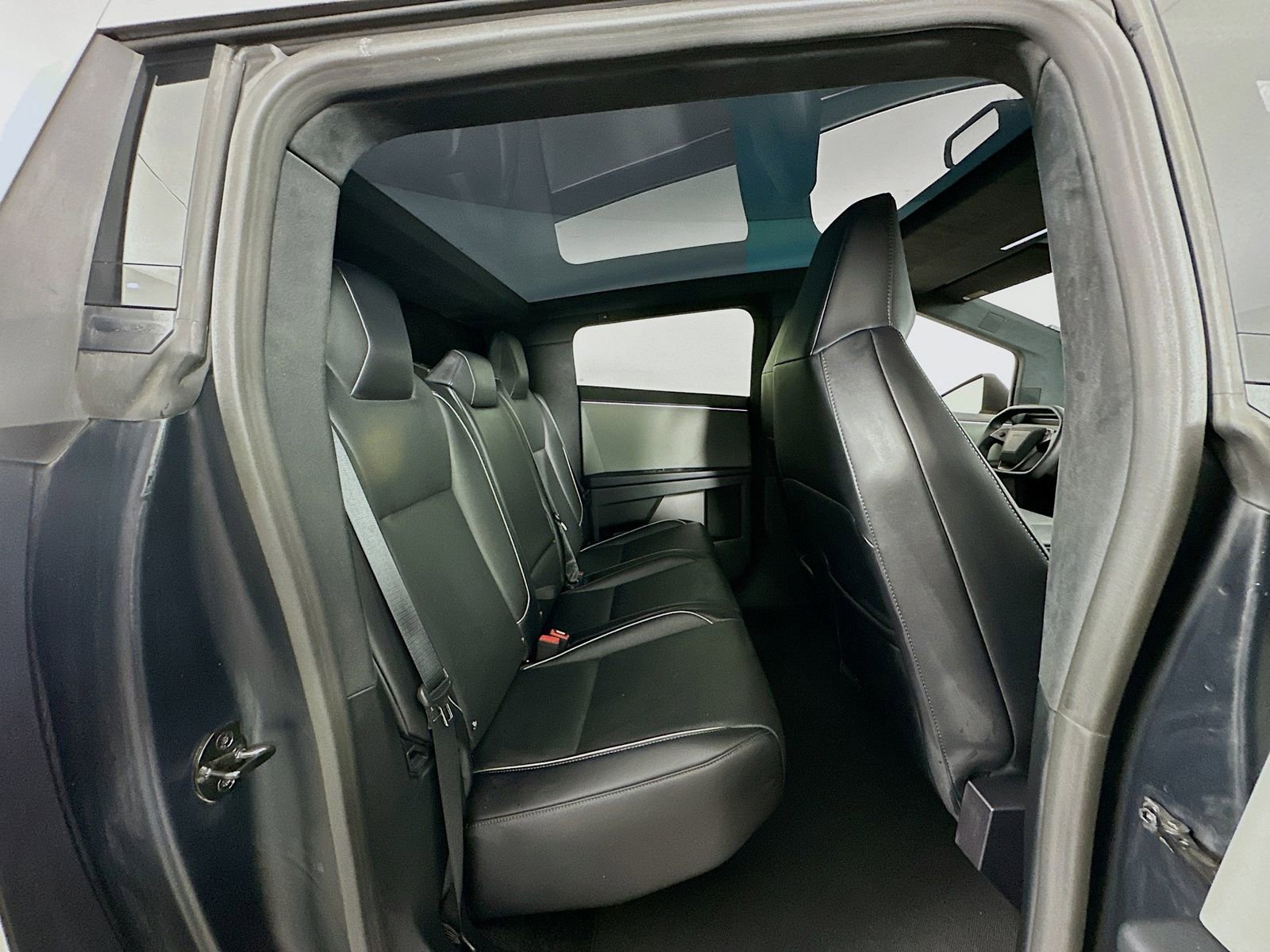 Used 2024 Tesla Cybertruck AWD Crew Cab image 29