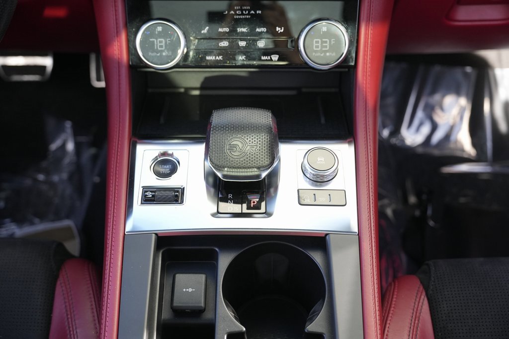 Used 2022 Jaguar F-PACE SVR image 44