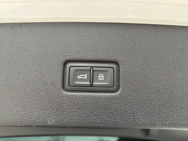 Used 2022 Audi Q8 Premium Plus image 24