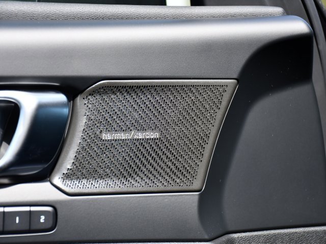 New 2026 Volvo XC40 B5 Ultra w/ Protection Package Premier image 11