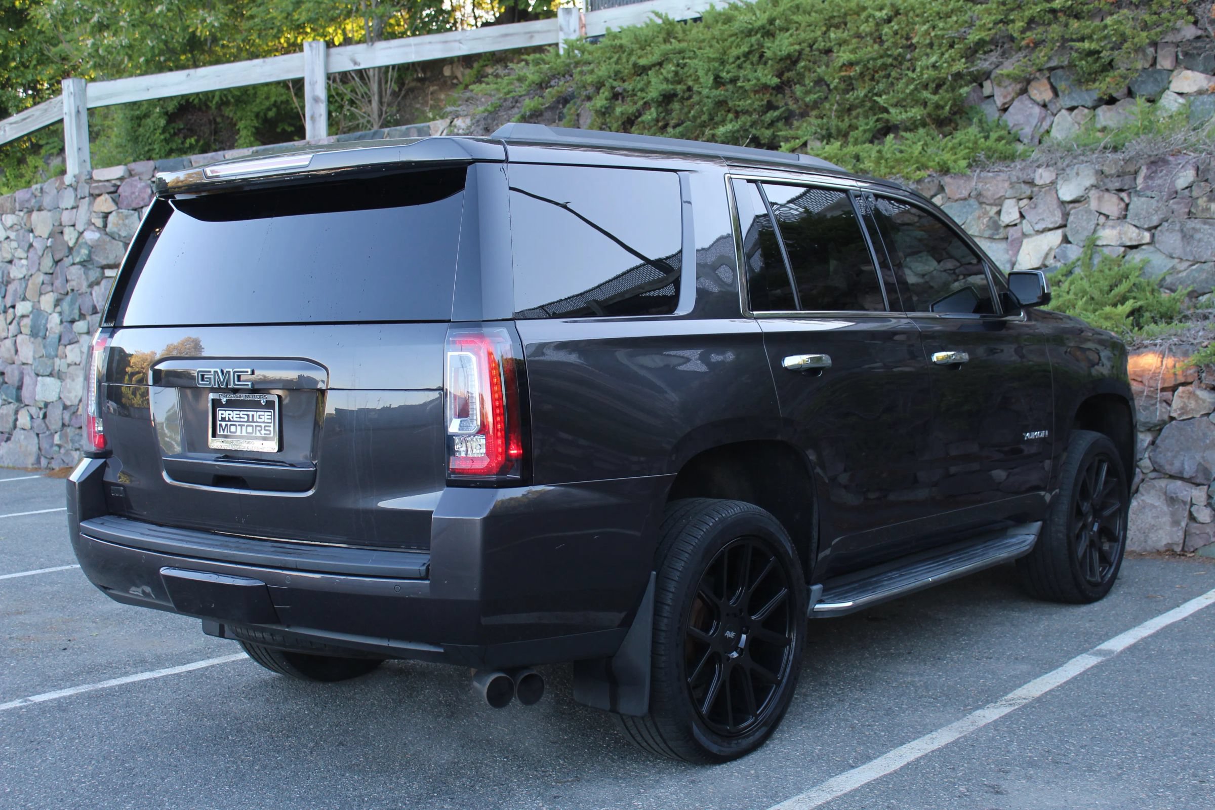 Used 2016 GMC Yukon SLT w/ Open Road Package AWD/4WD image 9