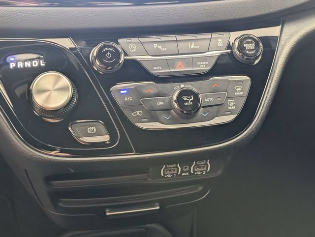 Used 2025 Chrysler Pacifica Select FWD image 20