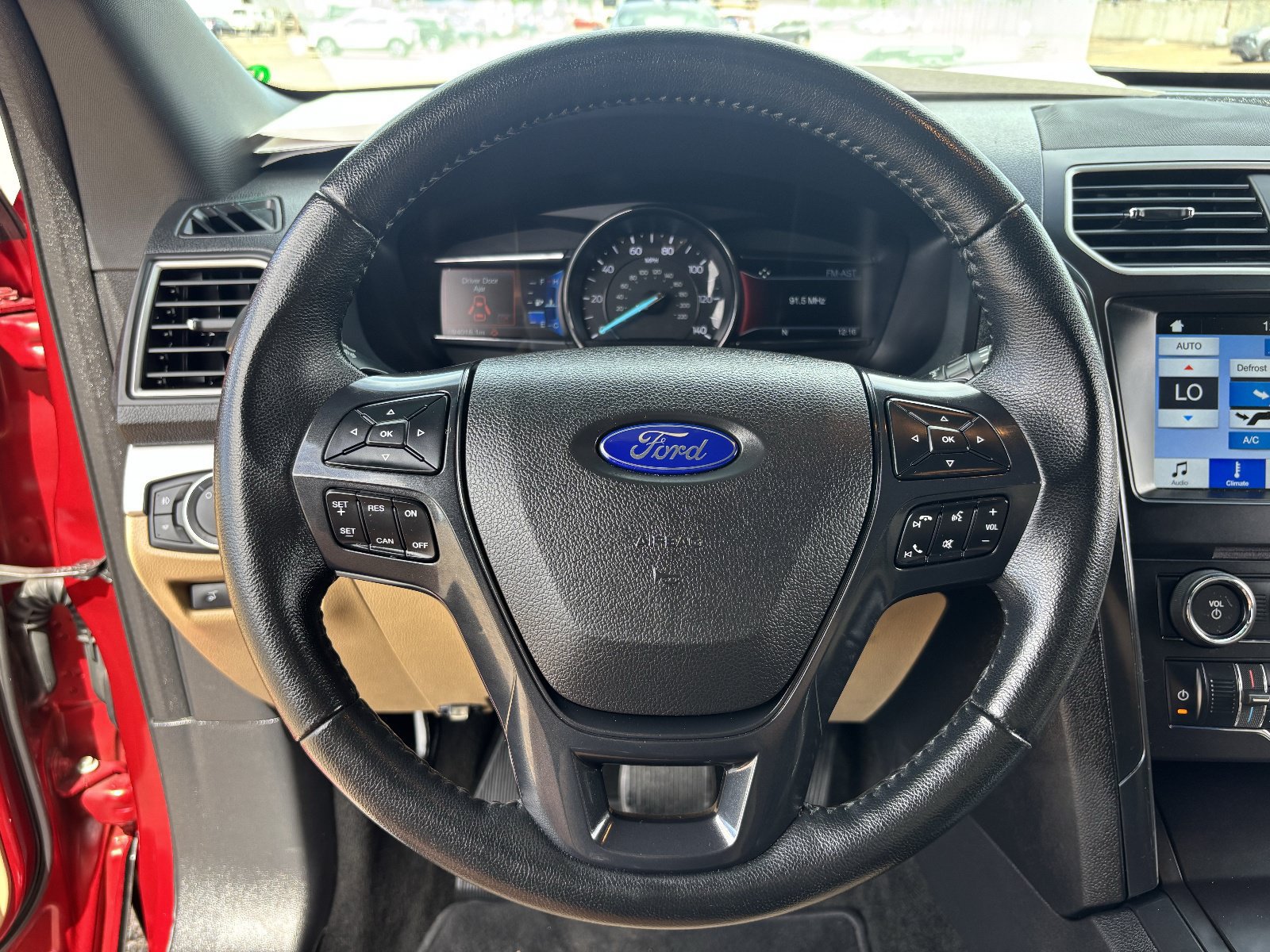 Used 2017 Ford Explorer XLT w/ Equipment Group 201A FWD image 29