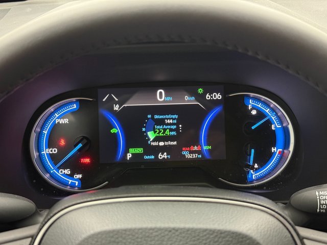 Used 2024 Toyota RAV4 SE image 16