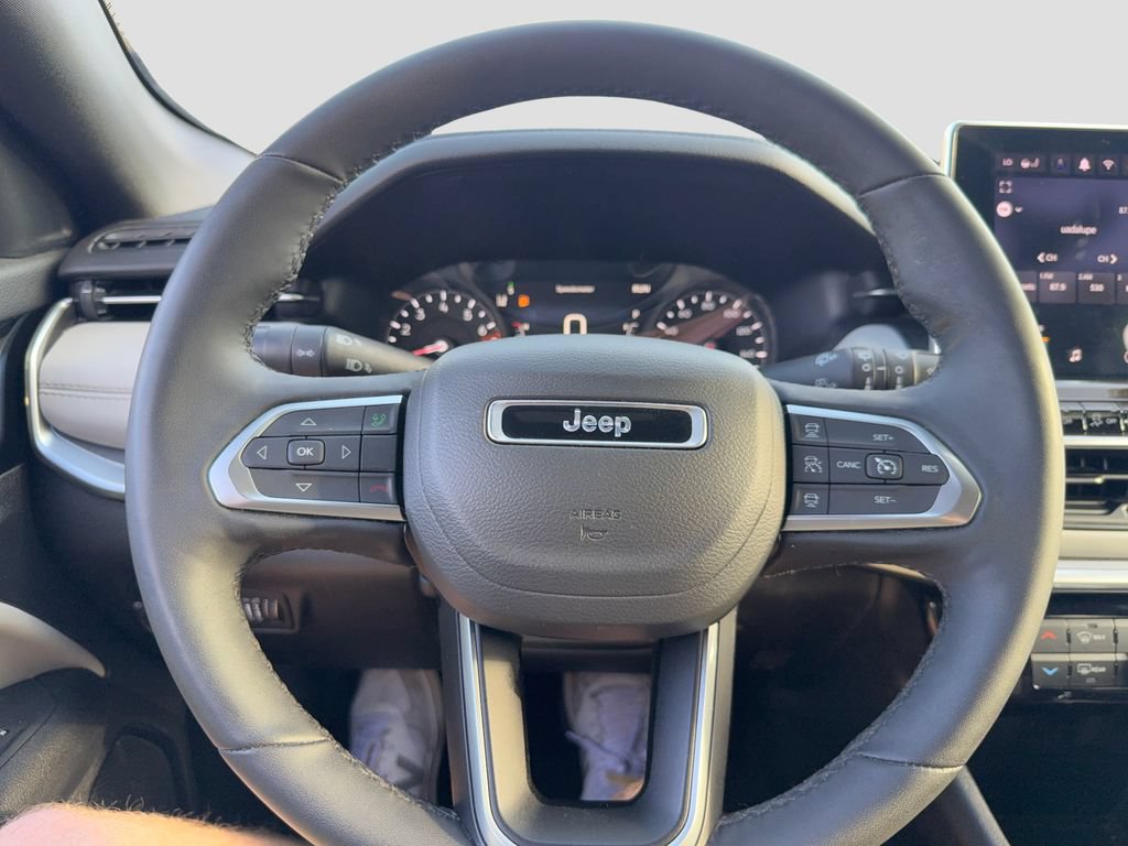 Used 2025 Jeep Compass Limited AWD/4WD image 16