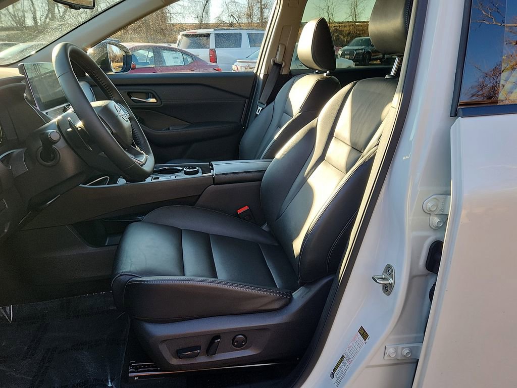 Certified 2025 Nissan Rogue SL image 14