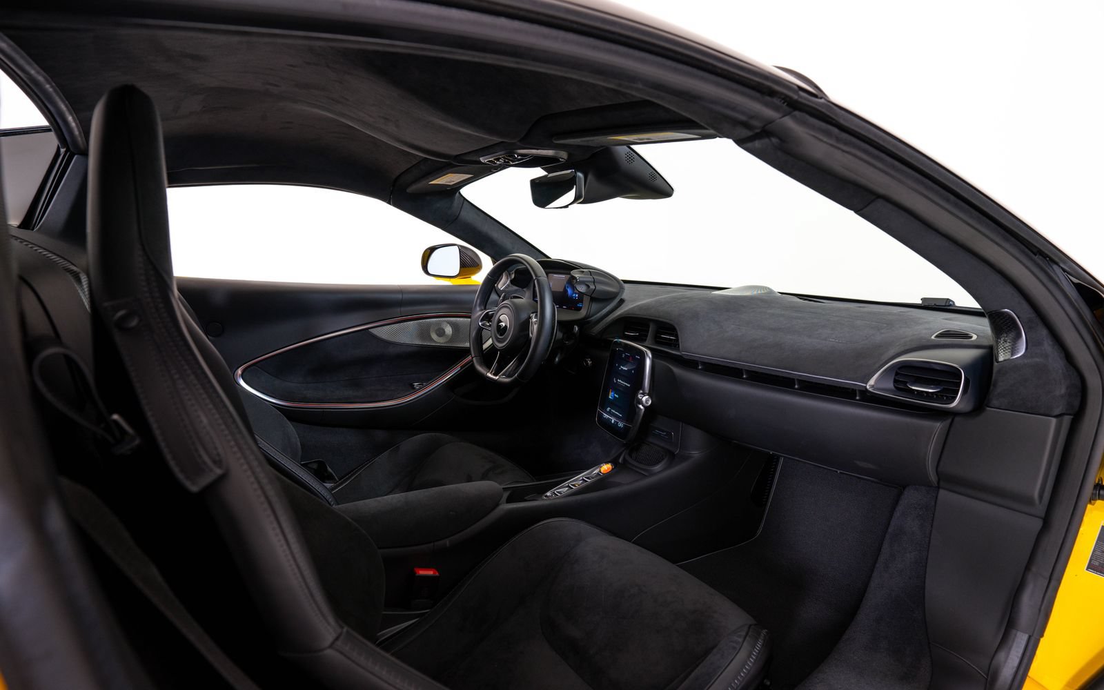 Used 2025 McLaren Artura Spider RWD image 23