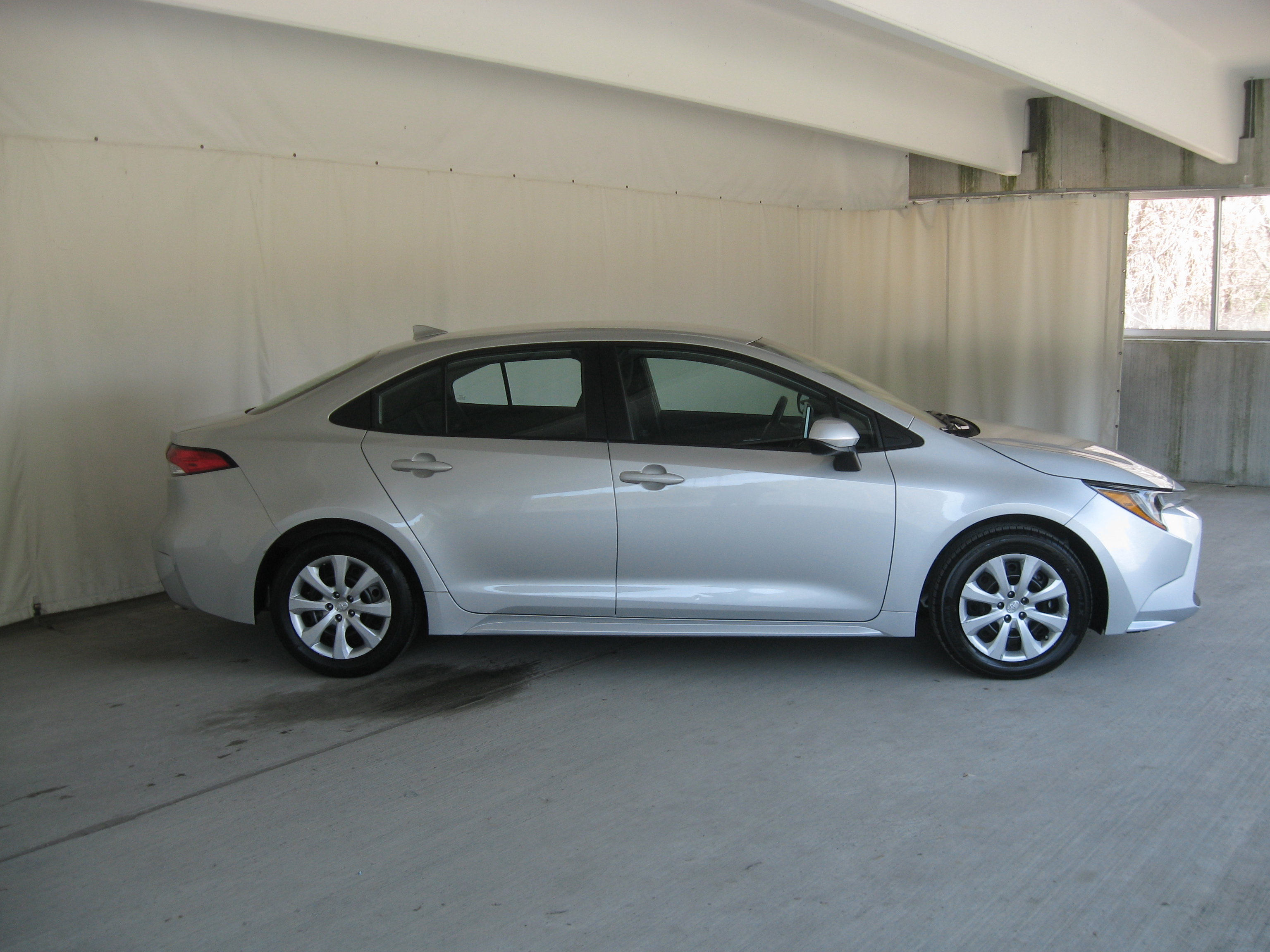 Used 2020 Toyota Corolla LE image 4