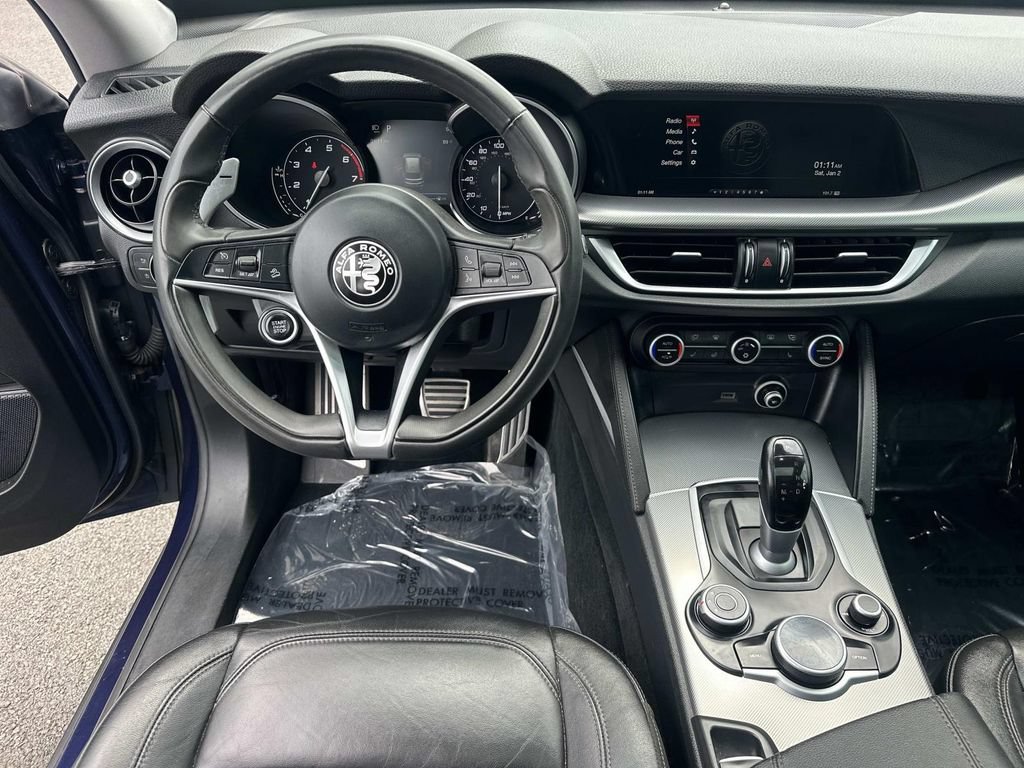 Used 2018 Alfa Romeo Stelvio Sport w/ Quick Order Package 22J Sport AWD/4WD image 19