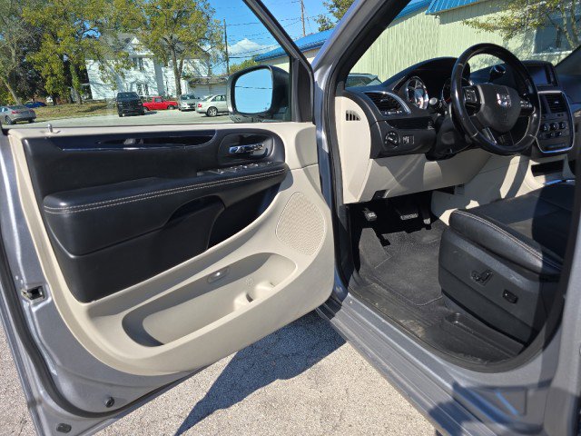 Used 2020 Dodge Grand Caravan SXT image 14