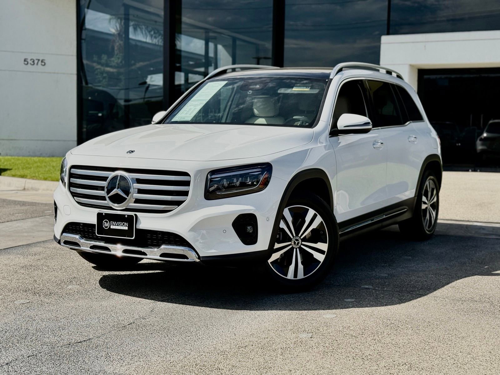 Used 2025 Mercedes-Benz GLB 250 image 2