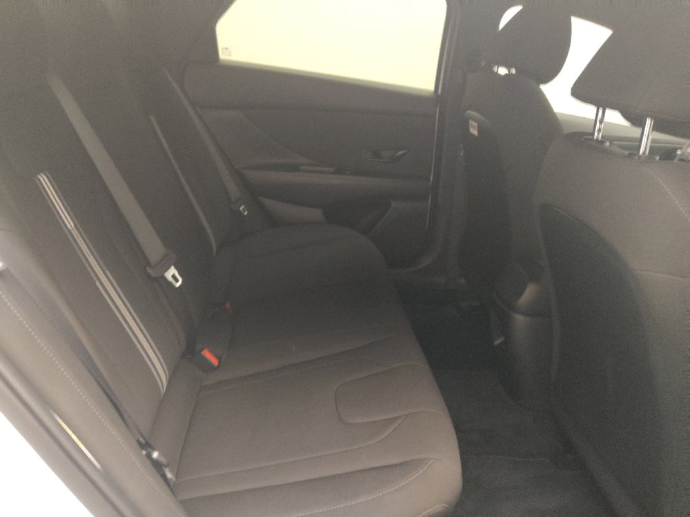 Used 2025 Hyundai Elantra Sport FWD image 19