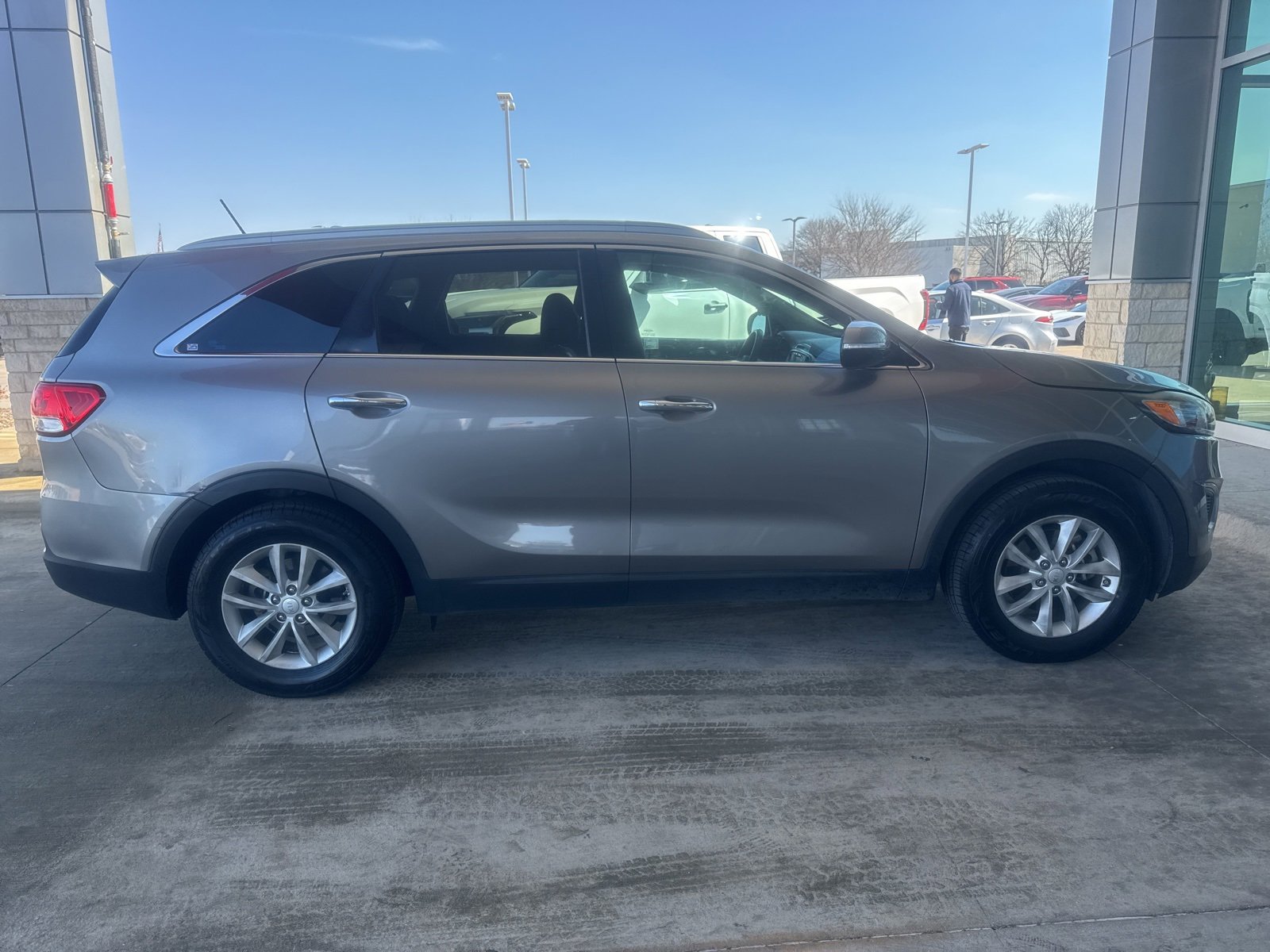 Used 2017 Kia Sorento LX image 10