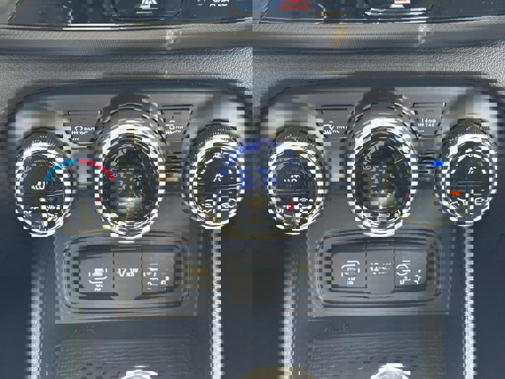 Certified 2025 Hyundai Venue Limited image 9