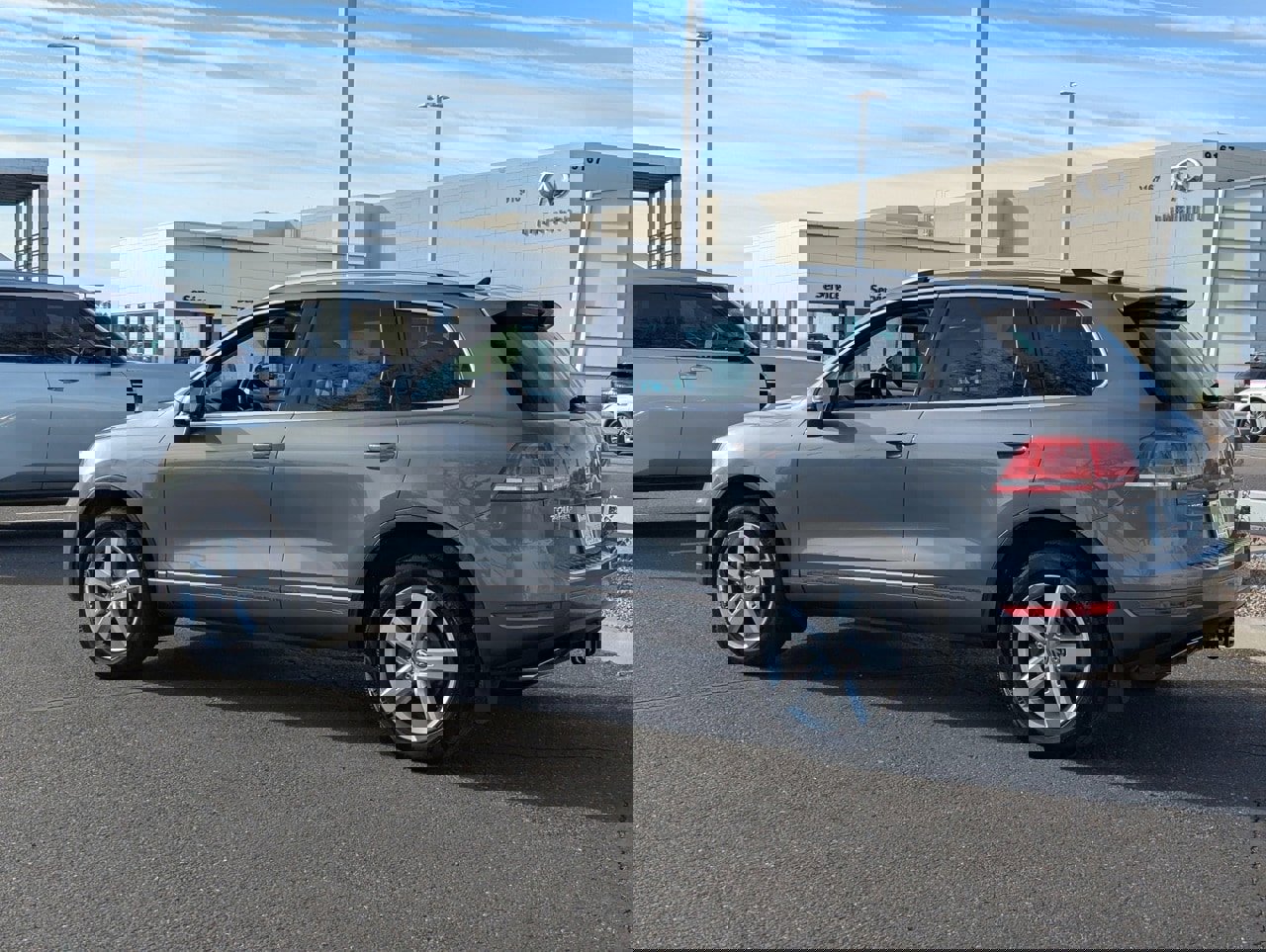 Used 2014 Volkswagen Touareg TDI image 4