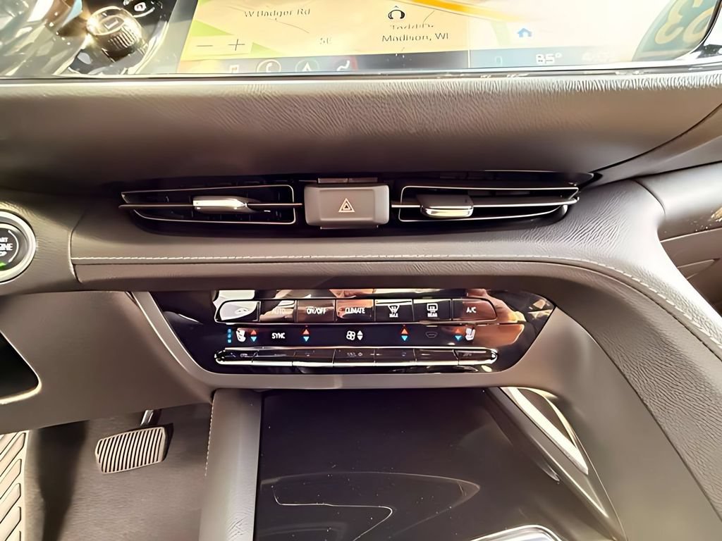 Used 2023 Buick Envision Avenir AWD/4WD image 21