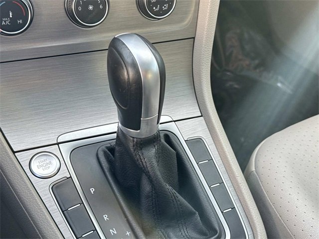 Used 2016 Volkswagen Golf SE w/ Lighting Package image 24