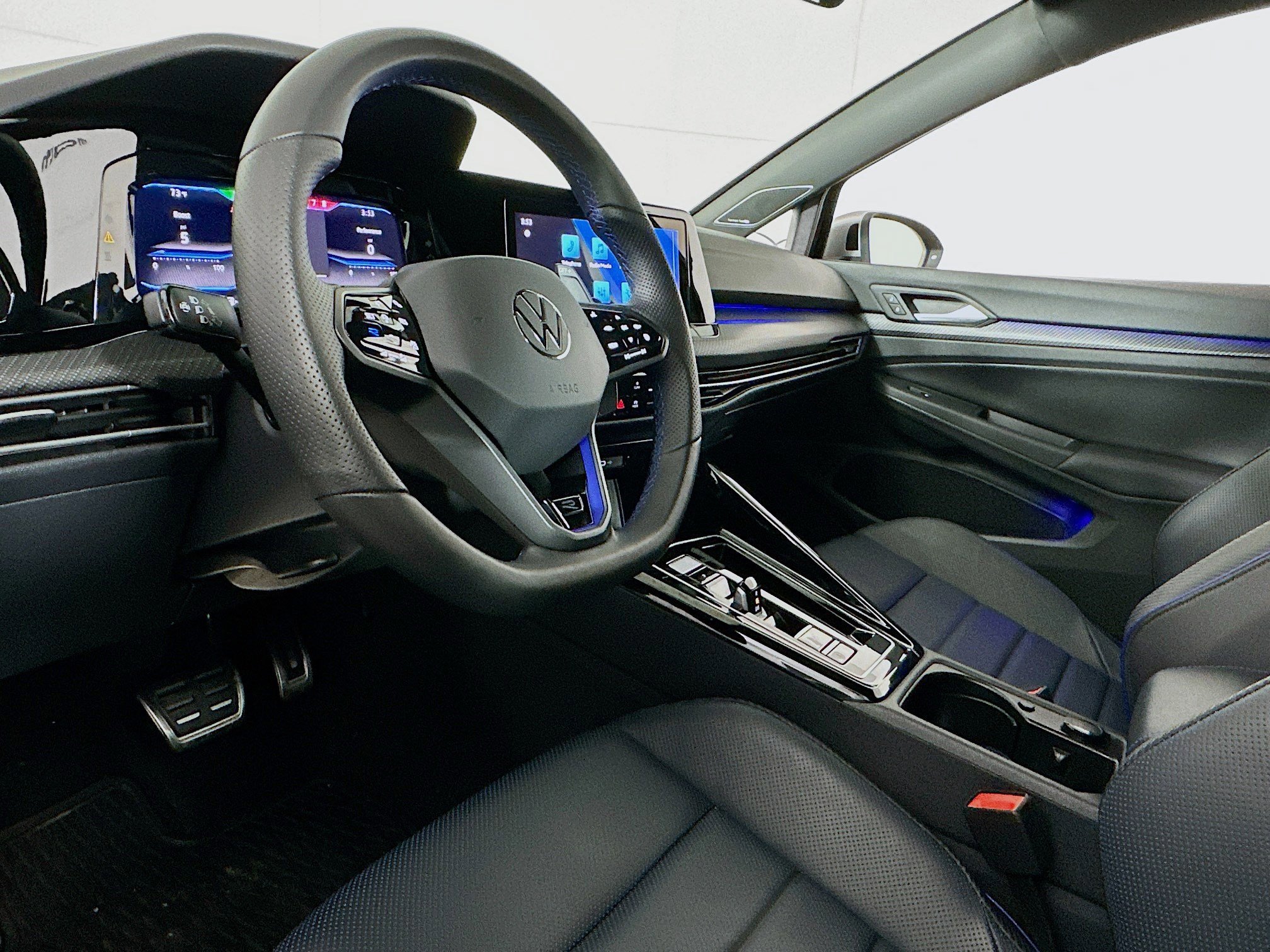 Used 2024 Volkswagen Golf R w/ MDO Package image 7