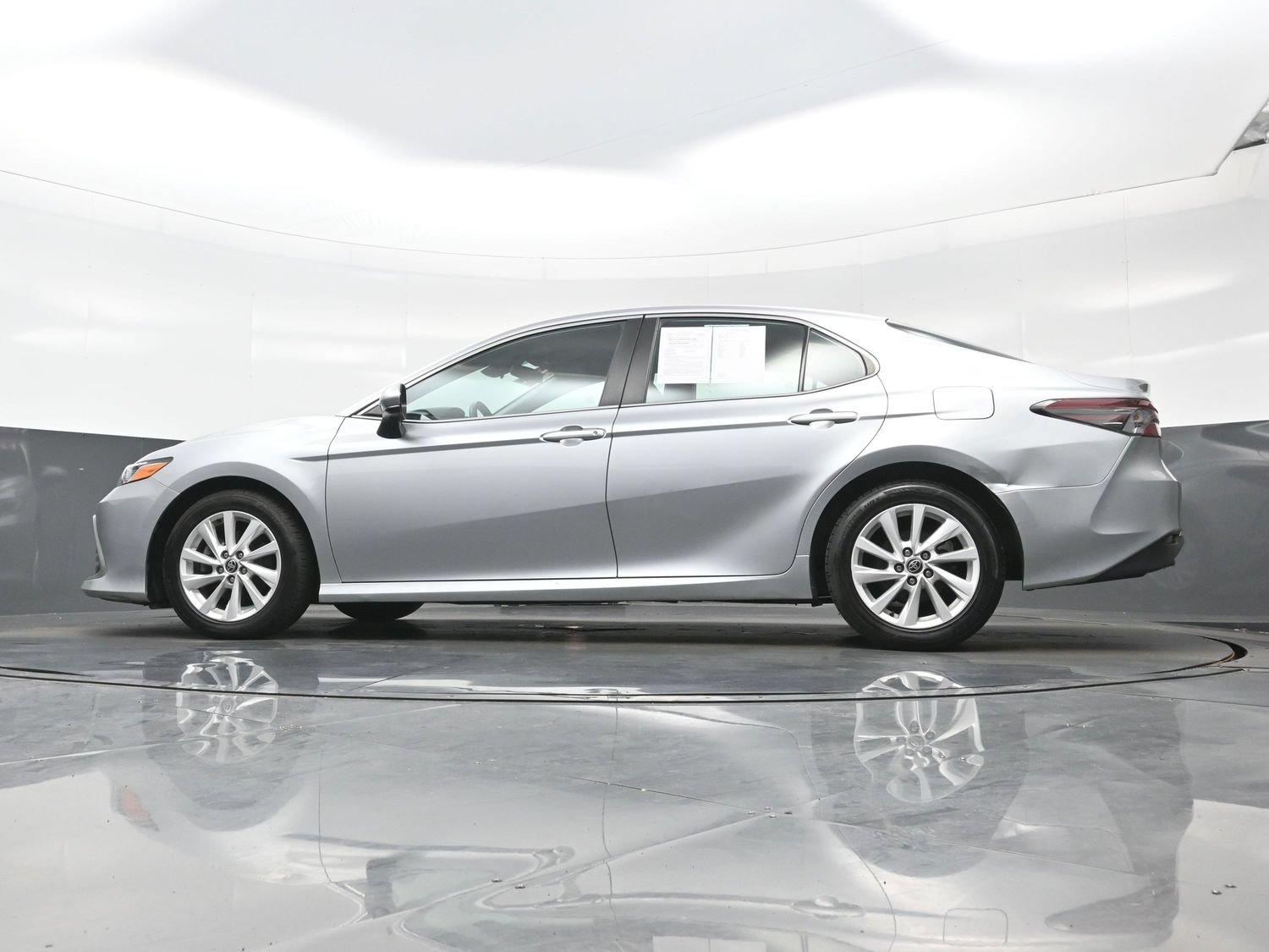 Used 2022 Toyota Camry LE FWD image 29