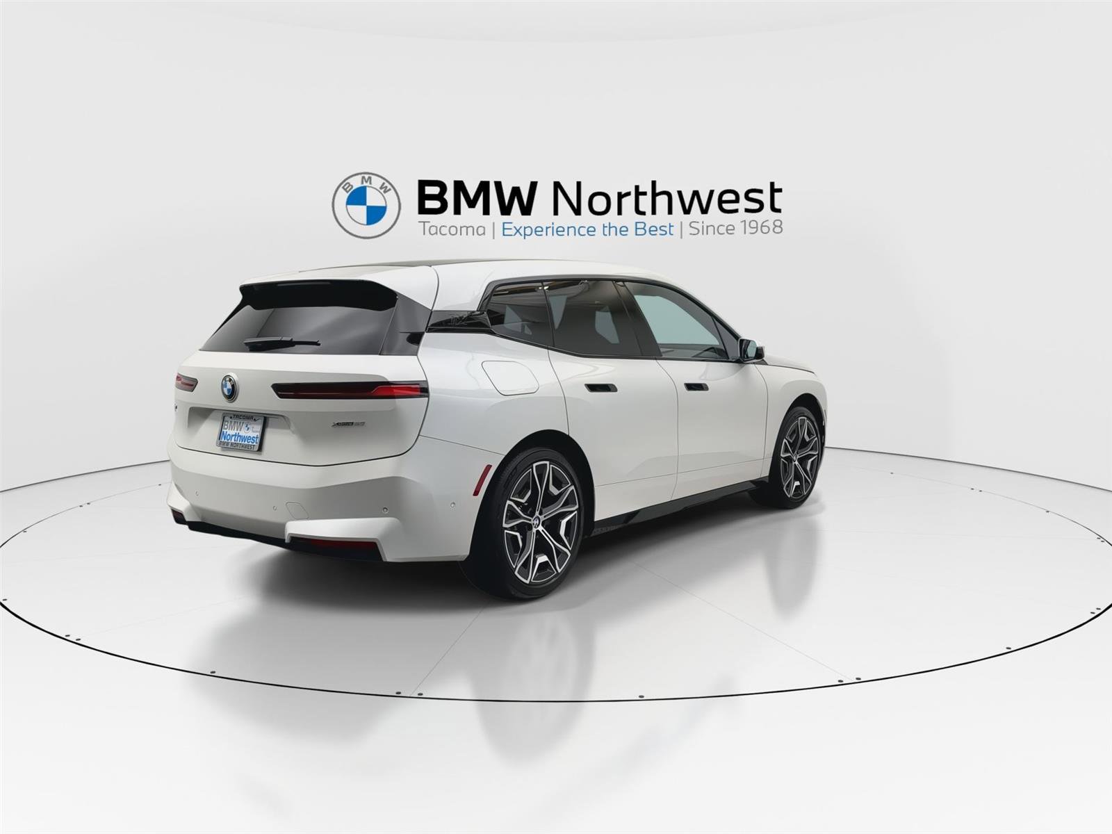 Used 2026 BMW iX xDrive60 w/ Executive Package image 3