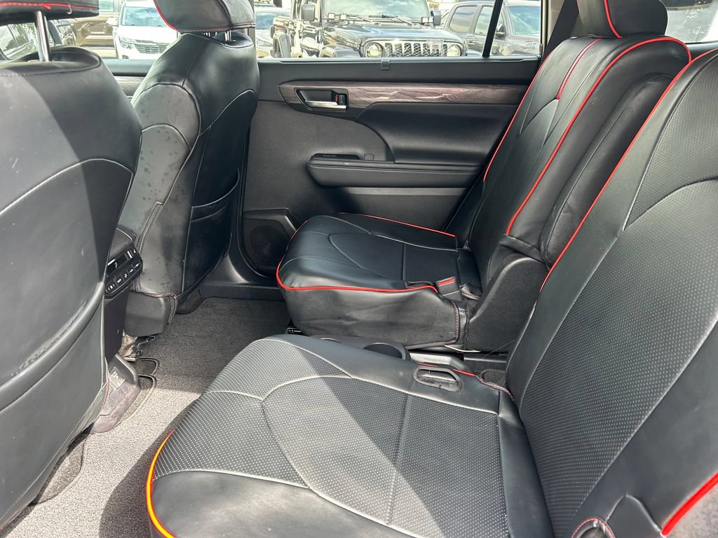 Certified 2025 Toyota Highlander Platinum AWD/4WD image 19