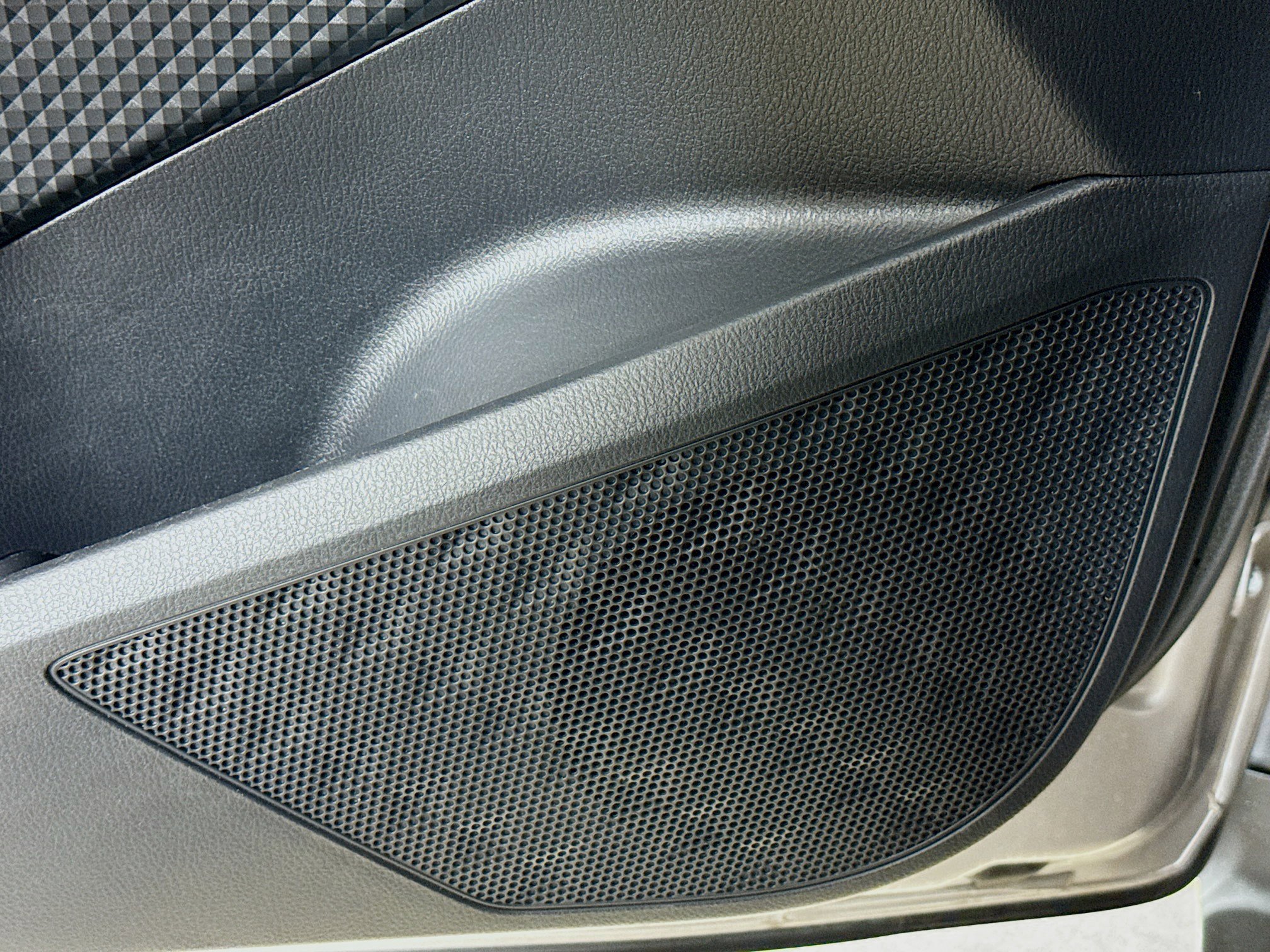 Used 2020 Toyota C-HR XLE image 21