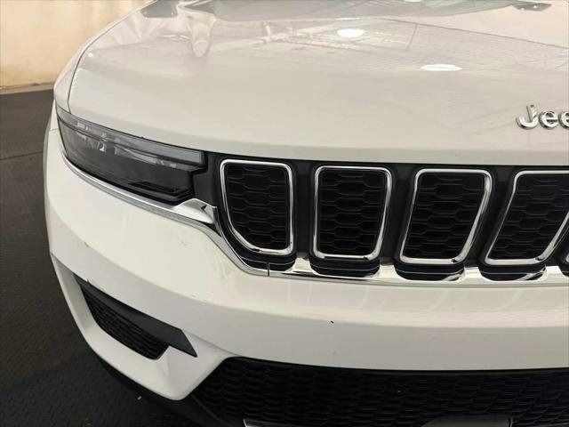 Certified 2023 Jeep Grand Cherokee Laredo w/ Luxury Tech Group I AWD/4WD image 4