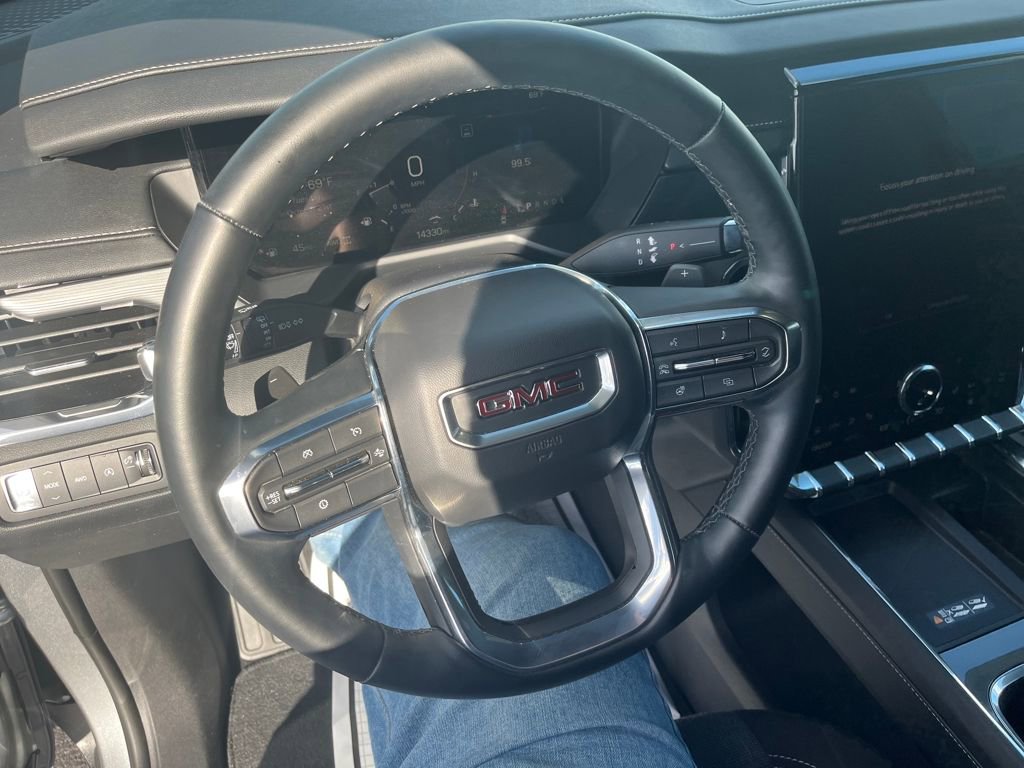 Used 2025 GMC Acadia Elevation image 10