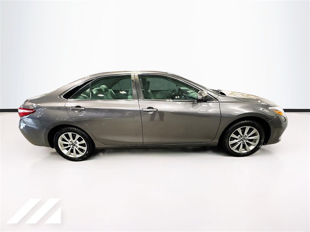 Used 2017 Toyota Camry XLE image 4