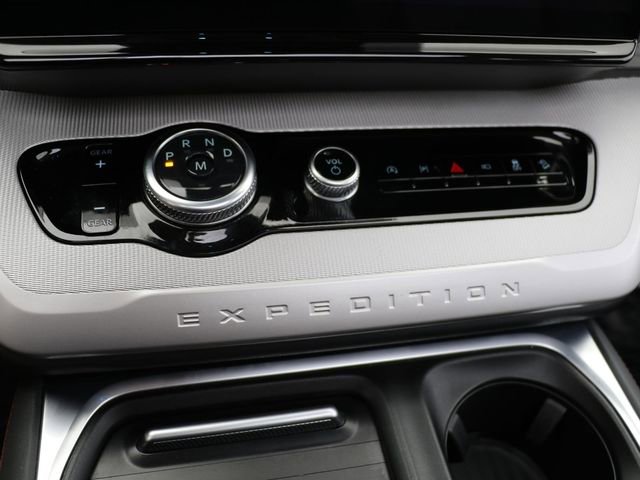 Used 2025 Ford Expedition Active AWD/4WD image 23