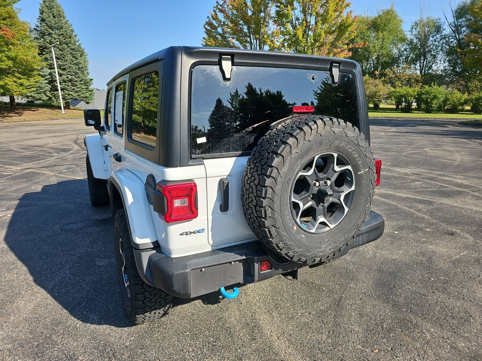 Used 2023 Jeep Wrangler Unlimited Rubicon 4xe w/ Steel Bumper Group AWD/4WD image 3